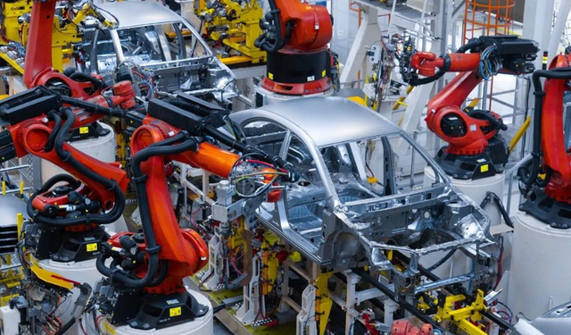 Otomotiv devinde taşlar yerinden oynuyor! 76 yıllık marka için yeni dönem