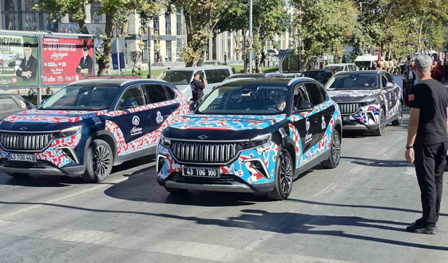 Çini desenli TOGG’lar Kütahya caddelerinde ilgi odağı oldu
