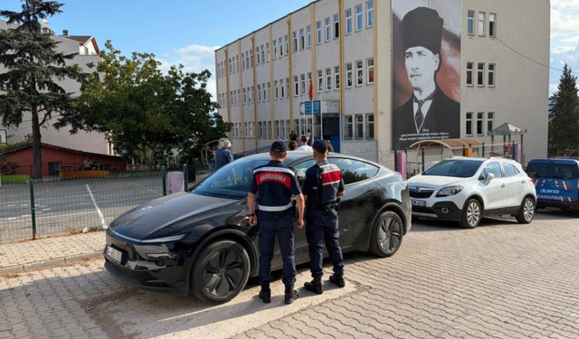 Bursa Gemlik'te jandarmadan okul çevrelerinde sıkı denetim