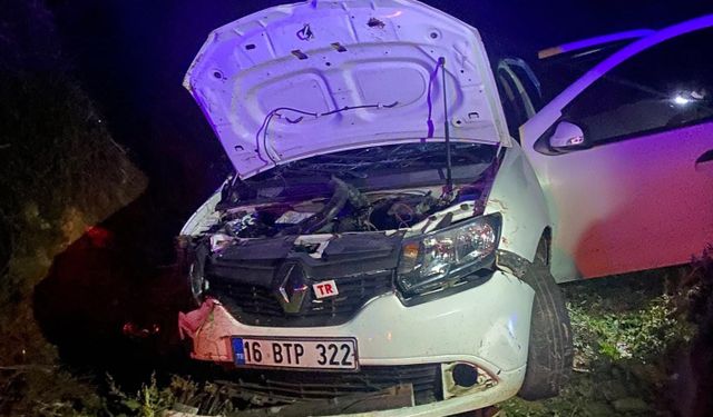 Bursa İnegöl'de kontrolden çıkan otomobil devrildi: 2 yaralı