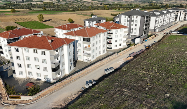 İnegöl Belediye Başkanı Alper Taban müjdeyi sahadan verdi: Kollar sıvandı, 26 sokak değişiyor!