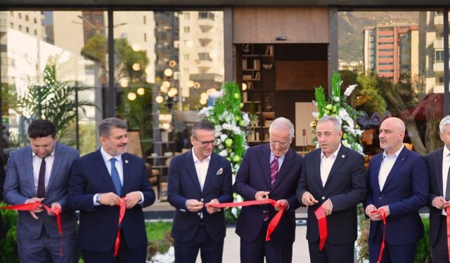 Saloni Mobilya'nın 52. mağazası Kahramanmaraş'ta açıldı