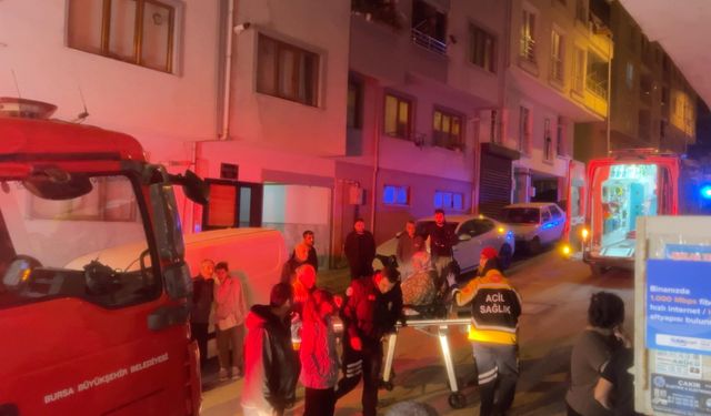Bursa'da apartmanda panik: Duman asansör boşluğundan çıktı