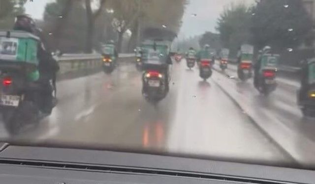 Bursa'da yüzlerce motokurye, vefat eden arkadaşları için konvoy yaptı