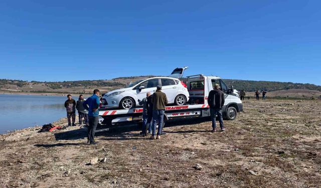 Balık tutmaya gittikleri baraja araçları düştü