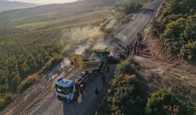 Bilecik'te 8 kilometrelik köy yolu sıcak asfalta kavuşuyor