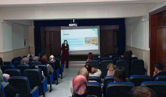 Bilecik'te velilere okul ve aile eğitimi
