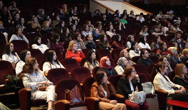 Bursa'da anne sütü sempozyumuna yoğun ilgi
