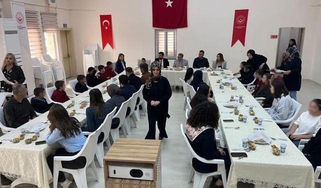 Kaymakam Helvacı, çocuklarla aynı sofrada buluştu