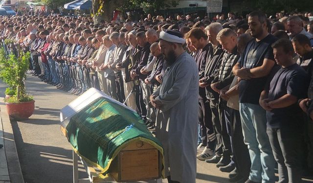 Bursa'da fabrikada çatıdan düşerek hayatını kaybeden genç toprağa verildi