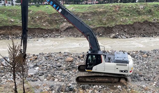 Bursa'da toprak kayması sonrası suyun akış yönü değişti, ekipler müdahale etti!