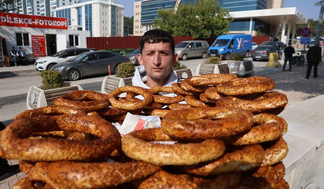 Simit tezgahına not bırakıp KPSS sınavına giren genç: "Aldığı ücreti fazlasıyla içerisine bırakmışlardı"