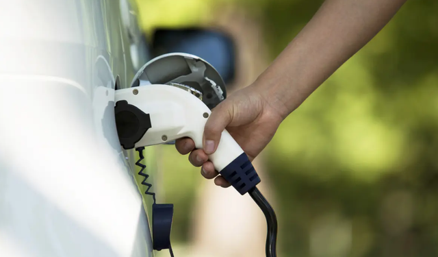 Akaryakıt zamları otomobil tercihlerini değiştirdi: Elektrikli araçlara talep artıyor