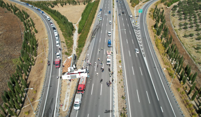 Manisa'daki kazaya geri manevra mı neden oldu? 11 kişinin öldüğü kazada çarpıcı iddia