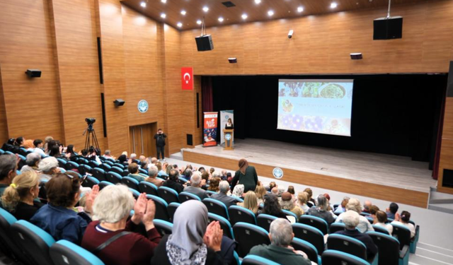 60 yaş üzeri Tazelenme Üniversitesinde "Tıbbi Bitkilerin Doğru Kullanımı" semineri