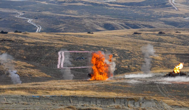 20 KARGU, sürü halinde saldırarak hedefleri imha etti