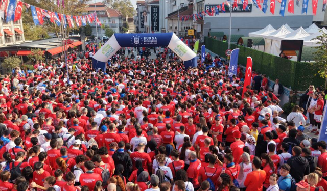 Binlerce Bursalı, Cumhuriyet için koştu
