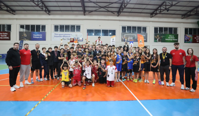 Sokak Basketbolunda Şampiyonlar Kupalarını Aldı