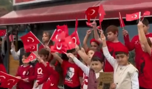 İnegöl’de öğrencilerden Cumhuriyet Bayramı canlandırması
