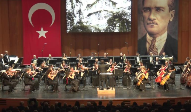 Bursa’da Cumhuriyet coşkusu senfonik ezgilerle yükseldi