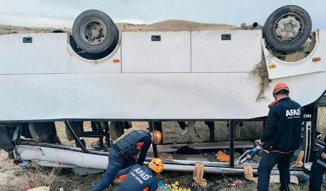 Afyonkarahisar'da Midibüs Devrildi: Yaralı Sayısında Artış Bekleniyor