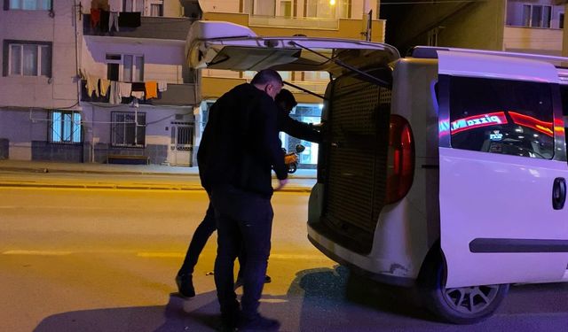 İnegöl’de pizzacıda bıçaklı kavga: Yeğenini göğsünden bıçakladı!