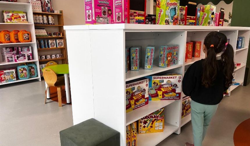 Muğla'da 'Oyuncak Kütüphanesi' miniklerin ilgi odağı oldu