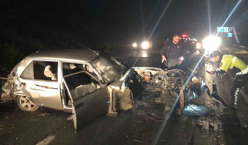 Çorlu’da feci kaza: Hurdaya dönen otomobilin motoru çıktı