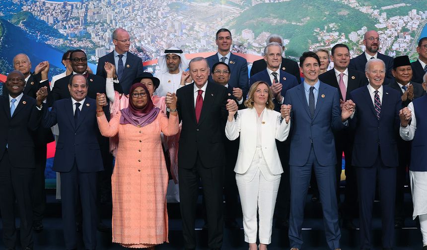 Cumhurbaşkanı Erdoğan, G20 Liderler Zirvesi’nin ardından aile fotoğrafına katıldı