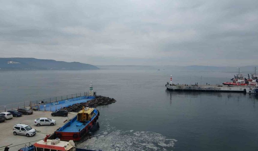 Çanakkale Boğazı sisin etkisini yitirmesiyle tekrar gemi trafiğine açıldı