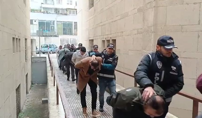 Bursa'da  akaryakıt fişi düzenleyerek vergi kaçıran kişiler yakalandı