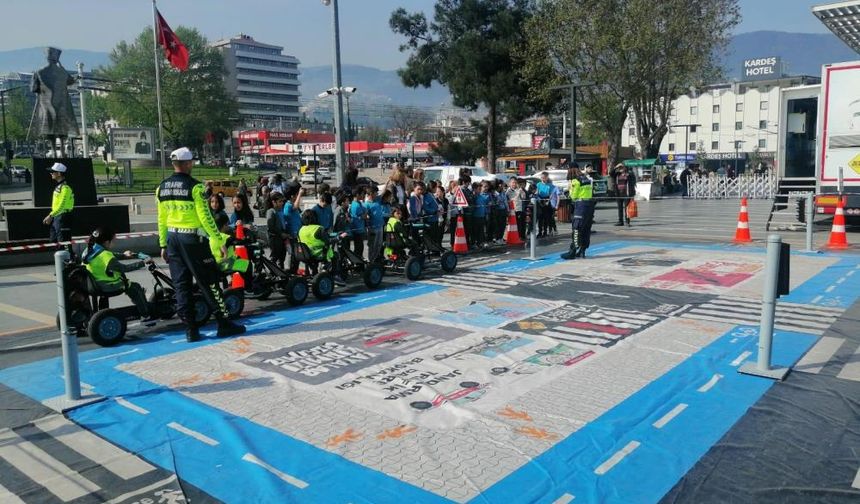 Bursa İl Jandarma Komutanlığı'ndan miniklere trafik dersi