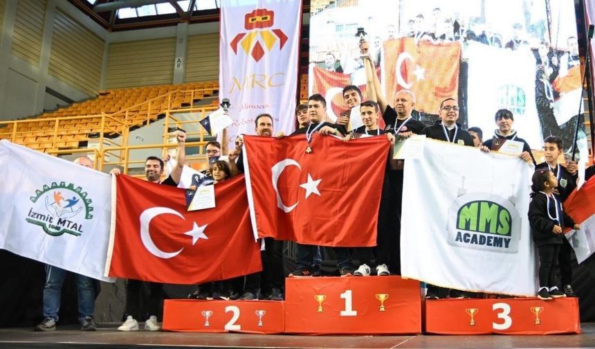 5 kıtadan okulların katıldığı olimpiyatlarda İzmit MTAL, 4 kupa ile döndü