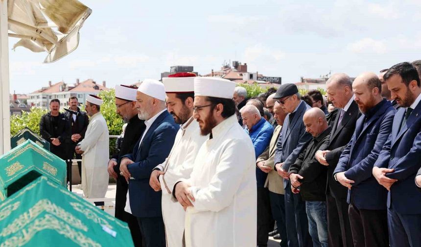 Cumhurbaşkanı Erdoğan, Arapça öğretmeni Ahmet Karaman’ın cenaze namazına katıldı