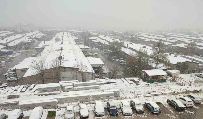 Keşan Nisan ayında beyaza büründü