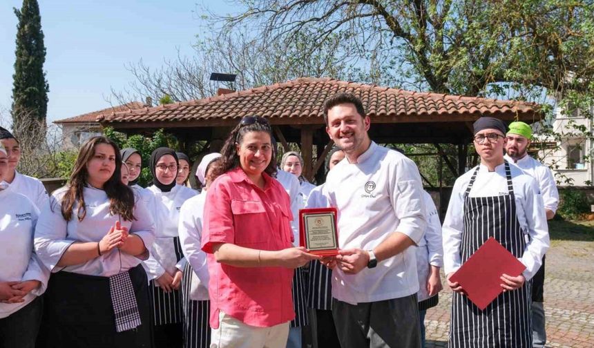 MasterChef yarışmacısı Görkem Ünal, Osmaneli’de öğrencilerle bir araya geldi