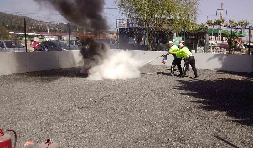 Polislere yangın söndürme eğitimi