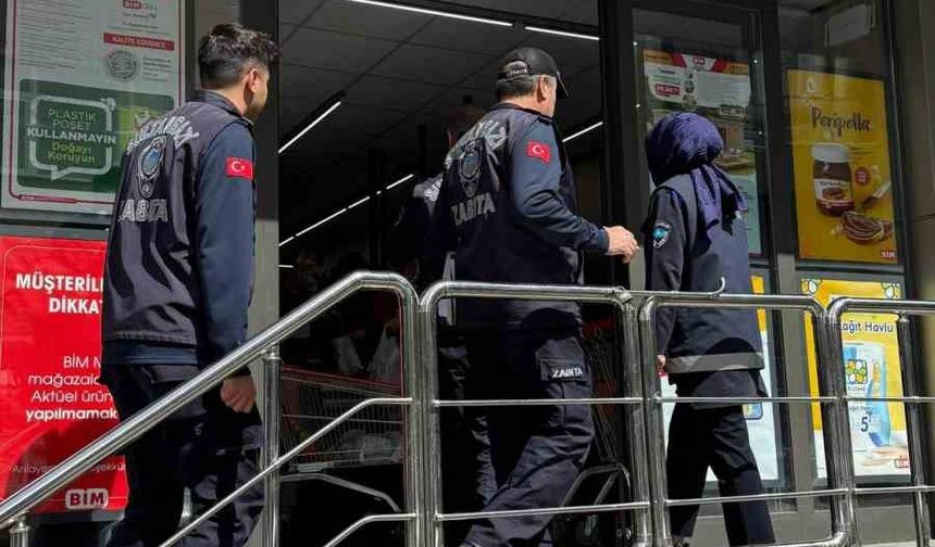 Sultangazi’de marketlerde sıkı denetim