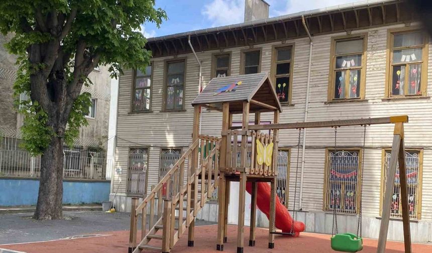 Üsküdar’da anaokulu deprem sonrası hasar gördü