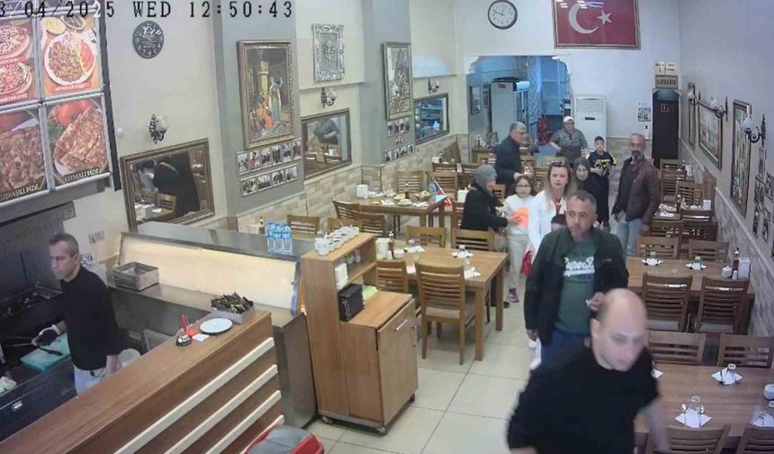 Yalova’da depremde restoranda yaşanan panik kamerada