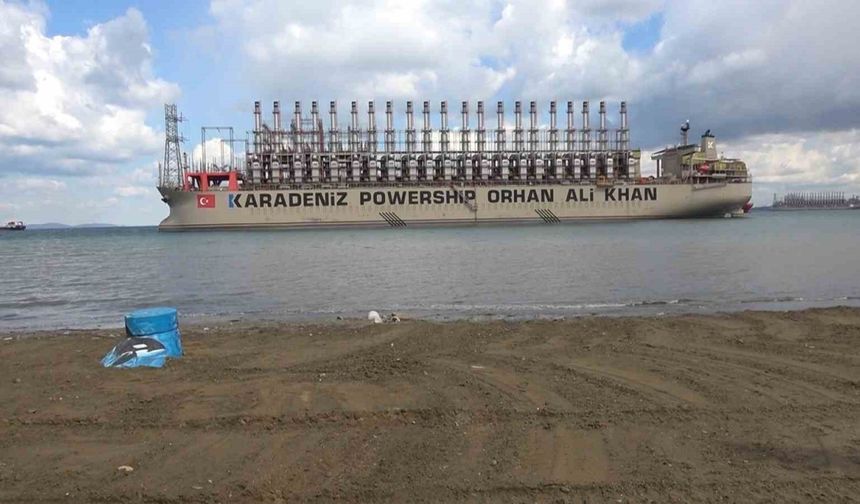 Yalova’da karaya oturan gemi lodos sayesinde kurtarıldı