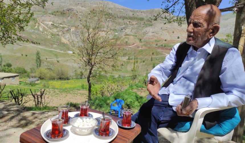 136 yaşındaki dede, uzun yaşamanın sırrını bakın neye bağladı!