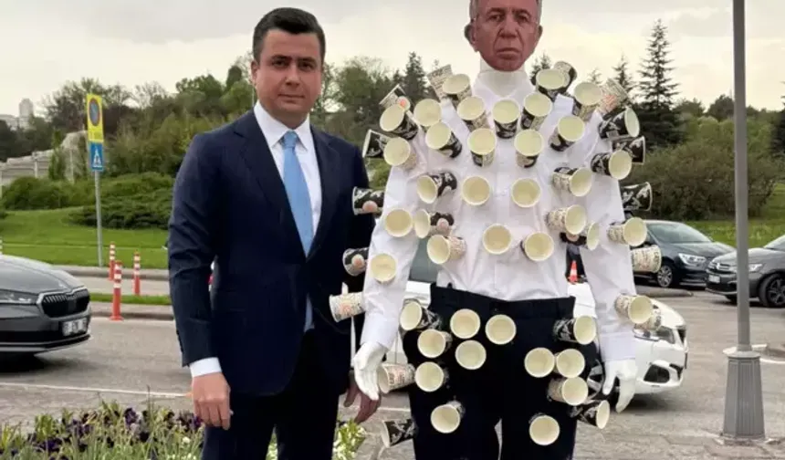 Osman Gökçek, Meclis'e Yavaş maskeli cansız mankenle geldi