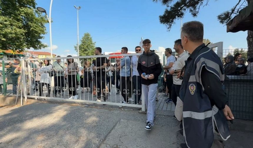 LGS’ye girecek olan öğrenci kimliğini unuttu, yardımına polis ekipleri koştu