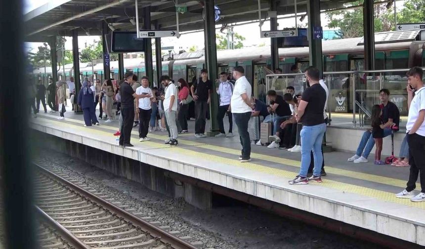 Marmaray’da teknik arıza: Yolcular aktarma yaparak seyahat etti