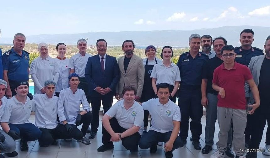 Burhaniye Uygulamalı Bilimler’de Geleneksel Aşure Hayrı düzenlendi