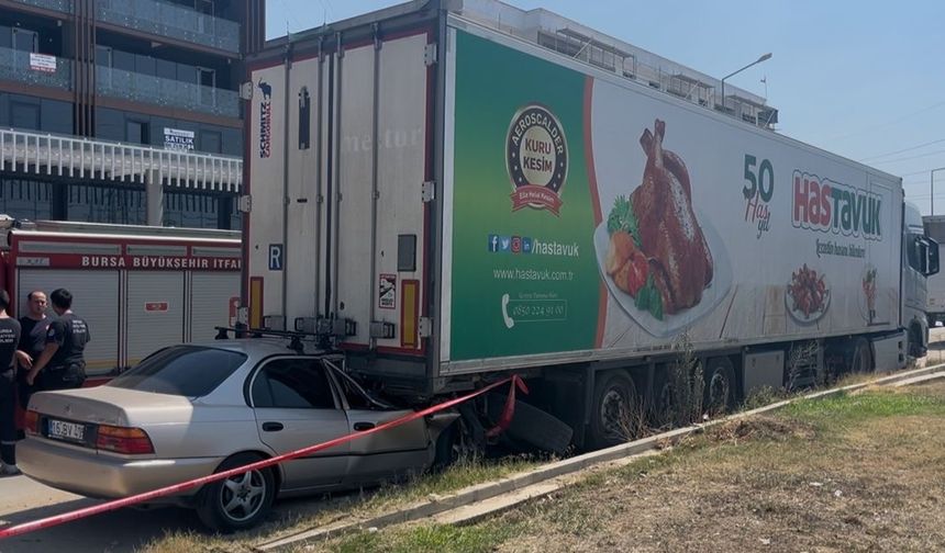 Feci kaza kamerada: Park halindeki tıra çarptı, 2 çocuk babası hayatını kaybetti
