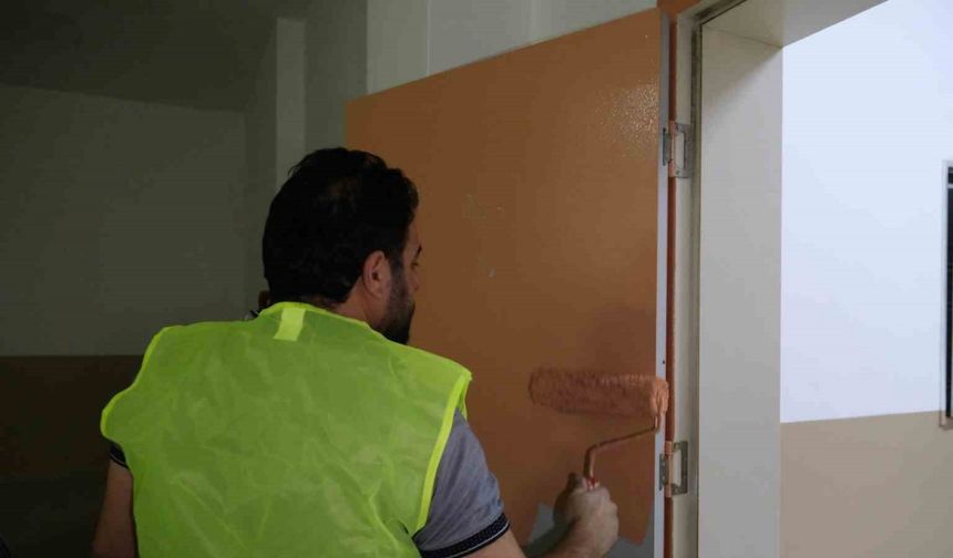 Esenyurt Belediyesi okulları yenileme çalışmasına hız kesmeden devam ediyor