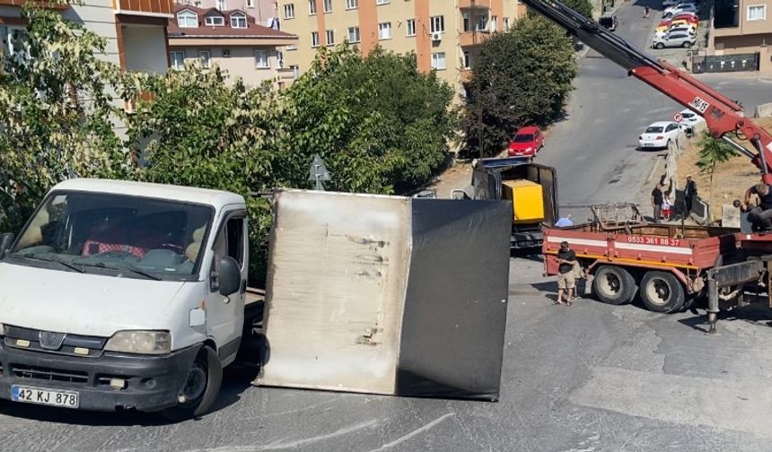 Ümraniye’de jeneratör yüklü kamyon kaza yaptı