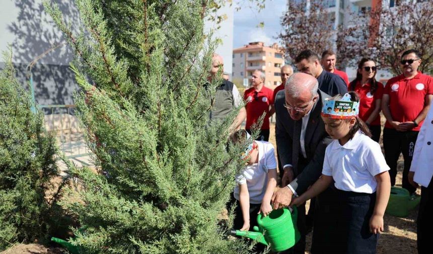 Çanakkale’de 78 bin öğrenci okullarına ’Yeşil Vatan’ dersiyle başladı